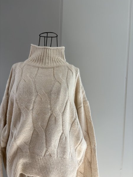 画像2: ケーブル地柄 ハイネック ニット (2)