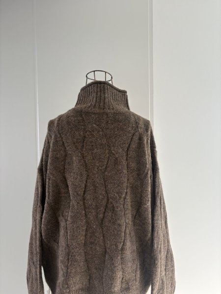 画像10: ケーブル地柄 ハイネック ニット (10)